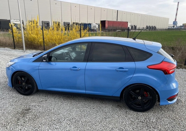 Ford Focus cena 45999 przebieg: 89000, rok produkcji 2017 z Krobia małe 667